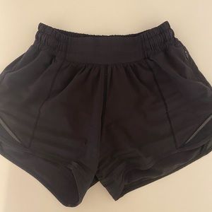Lululemon Hotty Hot Size 2 4 inch black shorts